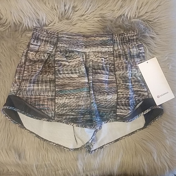 Lululemon hot hotty short 4" digital oasis - Picture 4 of 7